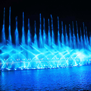 Espectáculo musical de fuentes de agua y fuego para un contraste visual espectacular